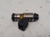Injector (petrol injection) from a Fiat 500 (312), 2007 1.2 69, Hatchback, Petrol, 1.242cc, 51kW (69pk), FWD, 169A4000, 2007-07, 312AXA 2011
