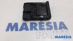 Used Card reader (lock) Renault Scénic III (JZ) 1.2 16V TCe 115 Energy Price € 35,00 Margin scheme offered by Maresia Parts