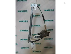 Usados Mecanismo de ventanilla de 4 puertas derecha delante Fiat Multipla (186) 1.9 JTD 105 SX,ELX Precio € 35,00 Norma de margen ofrecido por Maresia Parts