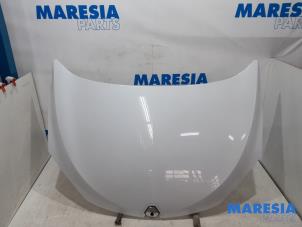 Używane Maska Renault Megane III Coupe (DZ) 1.2 16V TCE 115 Cena € 262,50 Procedura marży oferowane przez Maresia Parts