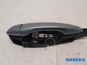 Used Rear door handle 4-door, left Peugeot 308 SW (L4/L9/LC/LJ/LR) 1.6 HDi 92 16V Price € 19,50 Margin scheme offered by Maresia Parts
