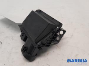 Used Cooling fan resistor Peugeot 308 SW (L4/L9/LC/LJ/LR) 1.6 HDi 92 16V Price € 20,00 Margin scheme offered by Maresia Parts