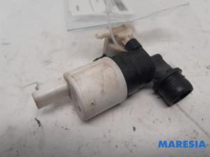 Used Windscreen washer pump Peugeot 308 SW (L4/L9/LC/LJ/LR) 1.6 HDi 92 16V Price € 10,00 Margin scheme offered by Maresia Parts