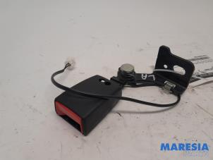 Used Rear seatbelt buckle, left Peugeot 308 SW (L4/L9/LC/LJ/LR) 1.6 HDi 92 16V Price € 15,00 Margin scheme offered by Maresia Parts