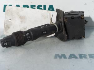 Usagé Commutateur feu clignotant Alfa Romeo 146 (930B) 1.6 ie Prix € 25,00 Règlement à la marge proposé par Maresia Parts