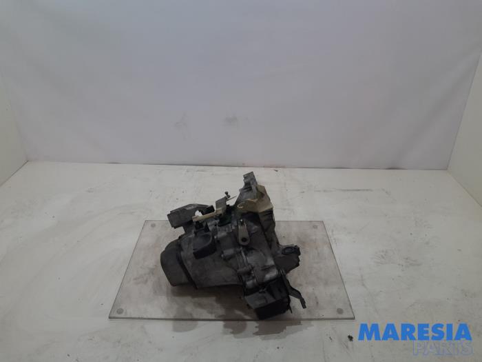 Gearbox from a Peugeot 207 CC (WB) 1.6 16V 2007