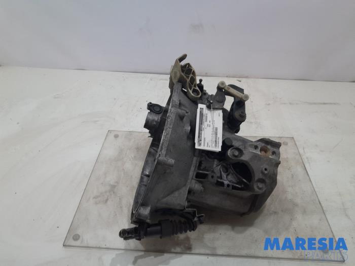 Gearbox from a Peugeot 207 CC (WB) 1.6 16V 2007