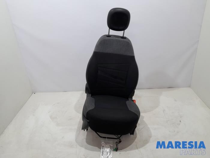 Używane Fotel prawy Fiat Panda (312) 1.0 Hybrid Cena € 159,99 Procedura marży oferowane przez Maresia Parts