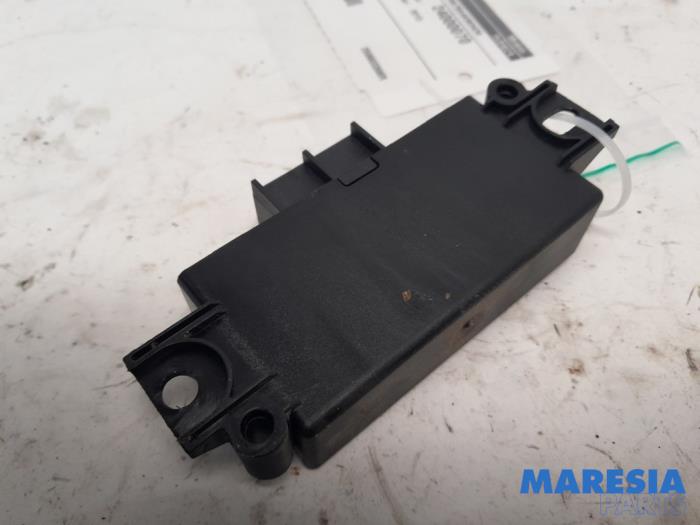 PDC Module from a Renault Kangoo Express (FW) 1.5 dCi 75 FAP 2013
