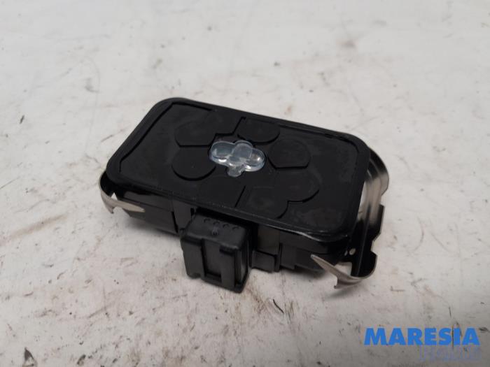 Begagnade Regnsensor Peugeot 307 CC (3B) 2.0 16V Pris € 60,00 Marginaltabell erbjuds av Maresia Parts