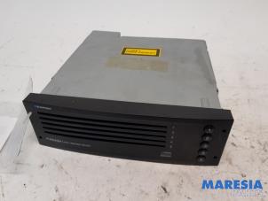Used CD changer Peugeot 307 CC (3B) 2.0 16V Price € 99,00 Margin scheme offered by Maresia Parts