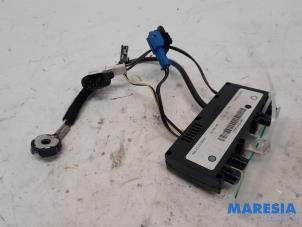 Used Antenna Amplifier Peugeot 307 CC (3B) 2.0 16V Price € 25,00 Margin scheme offered by Maresia Parts