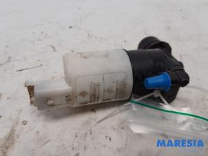 Used Windscreen washer pump Peugeot 307 CC (3B) 2.0 16V Price € 10,00 Margin scheme offered by Maresia Parts
