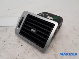 Used Dashboard vent Peugeot 307 CC (3B) 2.0 16V Price € 20,00 Margin scheme offered by Maresia Parts