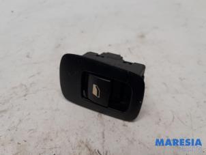 Used Electric window switch Peugeot 307 CC (3B) 2.0 16V Price € 10,00 Margin scheme offered by Maresia Parts