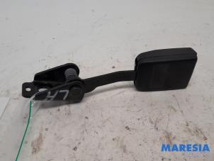 Used Rear seatbelt buckle, left Peugeot 307 CC (3B) 2.0 16V Price € 20,00 Margin scheme offered by Maresia Parts