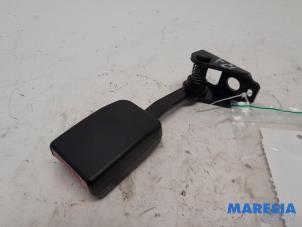 Used Rear seatbelt buckle, right Peugeot 307 CC (3B) 2.0 16V Price € 20,00 Margin scheme offered by Maresia Parts
