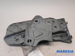 Used Rear window mechanism 2-door, left Peugeot 307 CC (3B) 2.0 16V Price € 150,00 Margin scheme offered by Maresia Parts