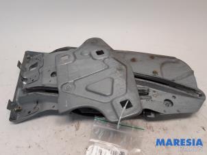 Used Rear window mechanism 2-door, right Peugeot 307 CC (3B) 2.0 16V Price € 150,00 Margin scheme offered by Maresia Parts