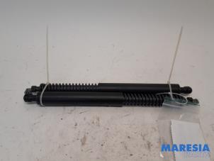 Used Set of tailgate gas struts Peugeot 307 CC (3B) 2.0 16V Price € 50,00 Margin scheme offered by Maresia Parts