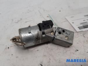 Used Ignition lock + key Peugeot 307 CC (3B) 2.0 16V Price € 40,00 Margin scheme offered by Maresia Parts