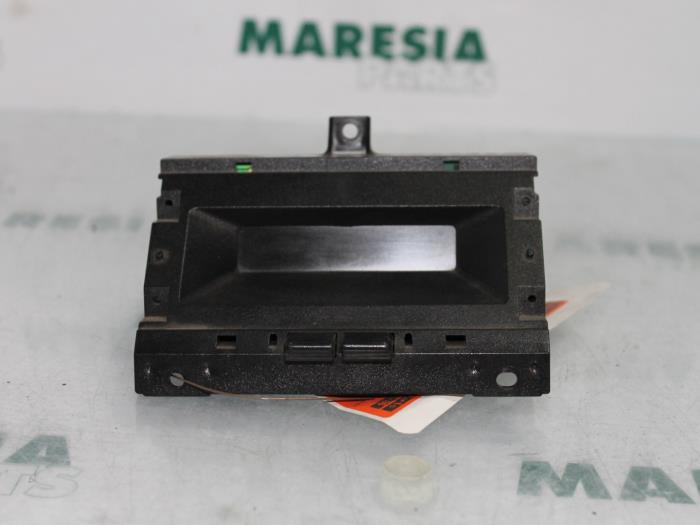 Begagnade Innerdisplay Renault Laguna I (B56) 1.9 dTi Pris € 15,00 Marginaltabell erbjuds av Maresia Parts