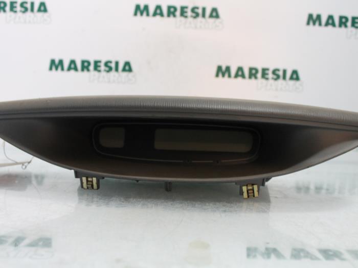 Begagnade Innerdisplay Renault Laguna II Grandtour (KG) 1.8 16V Pris € 15,00 Marginaltabell erbjuds av Maresia Parts