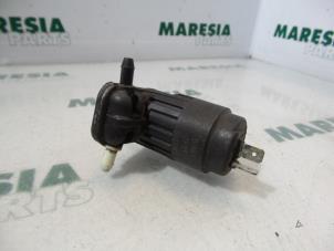 Używane Pompa spryskiwacza przód Fiat Punto II (188) 1.2 60 S 3-Drs. Cena € 15,00 Procedura marży oferowane przez Maresia Parts