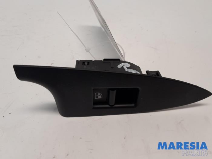 Usados Interruptor de ventanilla eléctrica Alfa Romeo Giulietta (940) 1.4 TB 16V Precio € 15,00 Norma de margen ofrecido por Maresia Parts
