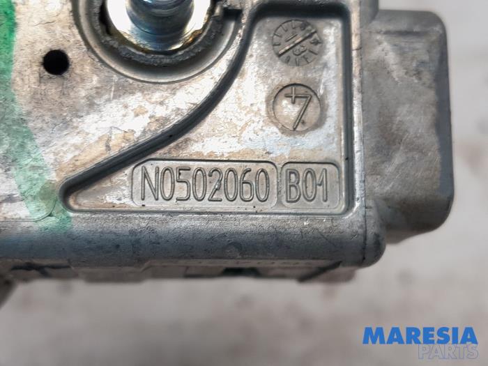 Ignition lock + key from a Renault Kangoo Express (FW) 1.5 dCi 75 FAP 2013