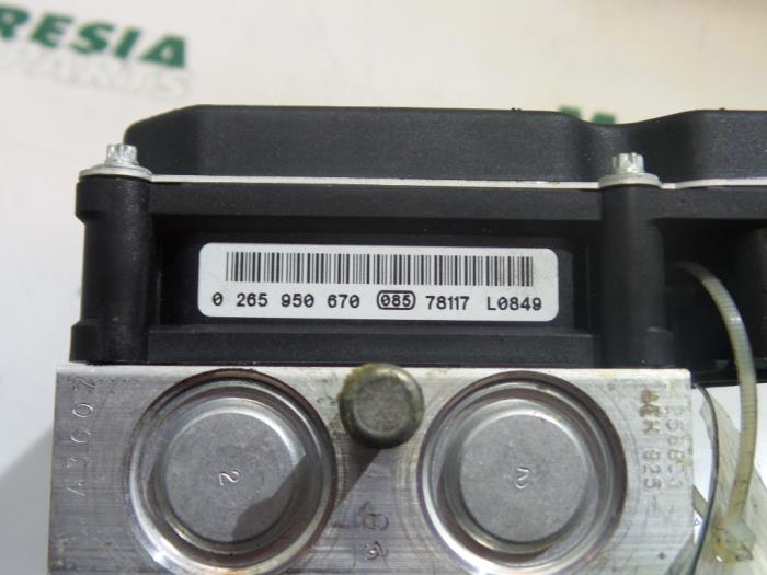 ABS Pumpe van een Fiat Bravo (198A) 1.9 JTD 16V Multijet 150 2007