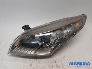 Used Headlight, left Renault Megane III Coupe (DZ) 2.0 16V TCe 180 Price € 275,00 Margin scheme offered by Maresia Parts