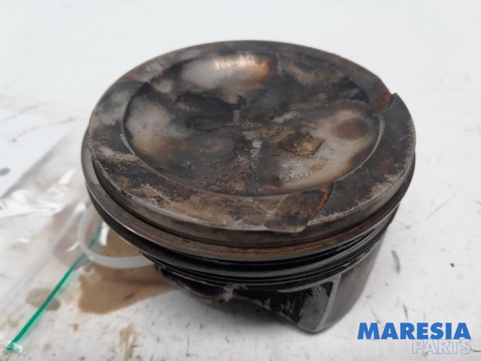 Używane Tlok Alfa Romeo Giulia (952) 2.0 T 16V Veloce Q4 Cena € 35,00 Procedura marży oferowane przez Maresia Parts