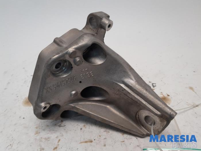 Used Engine mount Alfa Romeo Giulia (952) 2.0 T 16V Veloce Q4 Price € 24,50 Margin scheme offered by Maresia Parts