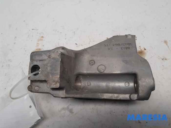 Used Engine mount Alfa Romeo Giulia (952) 2.0 T 16V Veloce Q4 Price € 24,50 Margin scheme offered by Maresia Parts