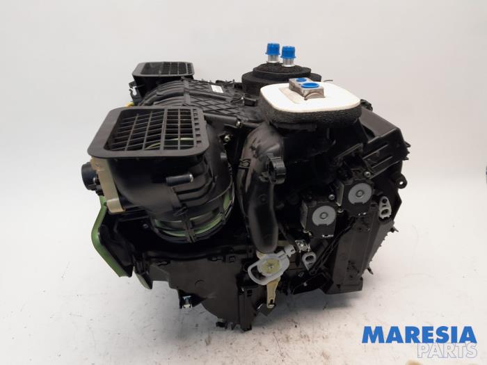 Värmarhus från en Renault Grand Scénic III (JZ) 2.0 16V CVT 2009