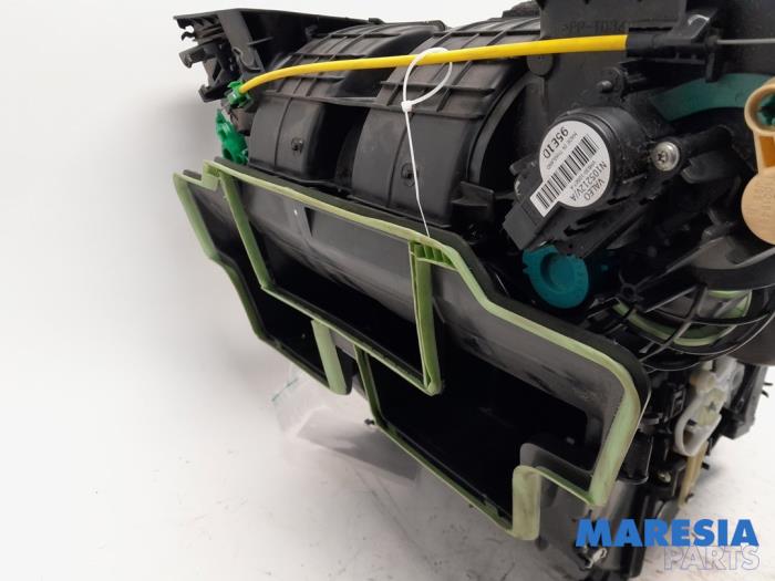 Värmarhus från en Renault Grand Scénic III (JZ) 2.0 16V CVT 2009