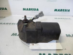 Used Front wiper motor Renault Clio II (BB/CB) 1.6 Price € 40,00 Margin scheme offered by Maresia Parts