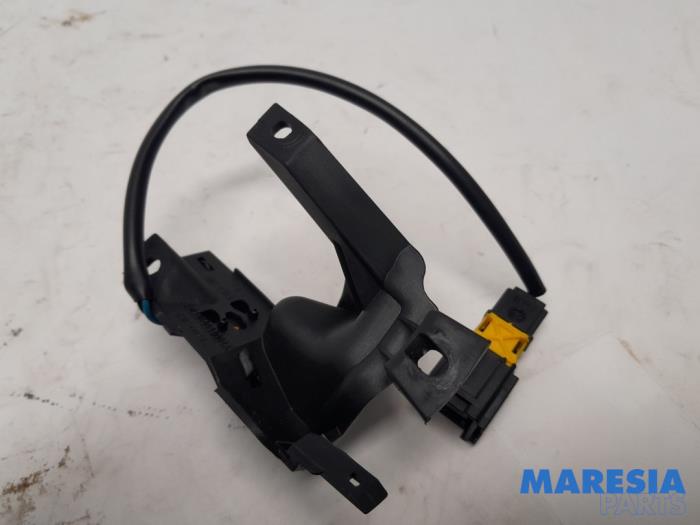 Usagé Commodo Peugeot 207 CC (WB) 1.6 16V Prix € 50,00 Règlement à la marge proposé par Maresia Parts