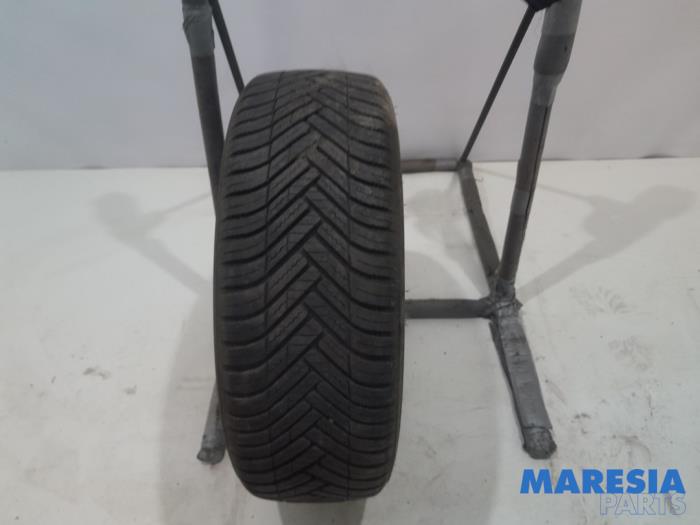 Używane Opona Fiat Panda (312) 1.0 Hybrid Cena € 25,00 Procedura marży oferowane przez Maresia Parts