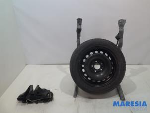 Used Jackkit + spare wheel Renault Megane III Coupe (DZ) 2.0 16V TCe 180 Price € 105,00 Margin scheme offered by Maresia Parts