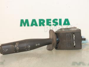 Używane Przelacznik kierunkowskazu Peugeot Partner 1.8 D Cena € 25,00 Procedura marży oferowane przez Maresia Parts
