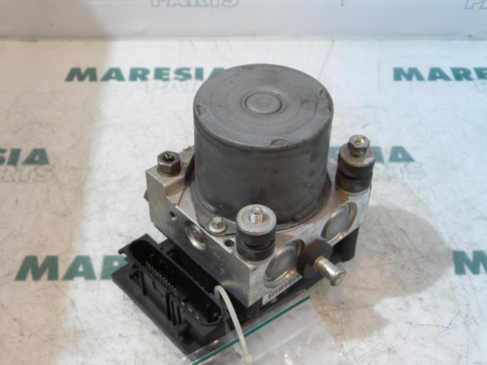 Begagnade ABS-pump Fiat Punto II (188) 1.4 16V Pris € 40,00 Marginaltabell erbjuds av Maresia Parts