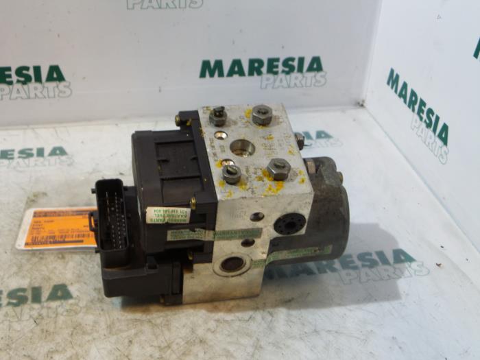 Usagé Bloc ABS Fiat Punto II (188) 1.9 DS 60 5-Drs. Prix € 40,00 Règlement à la marge proposé par Maresia Parts