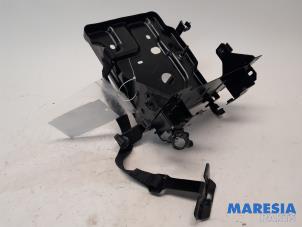 Używane Pojemnik na akumulator Fiat Panda (312) 1.0 Hybrid Cena € 35,00 Procedura marży oferowane przez Maresia Parts