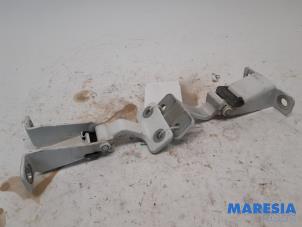 Used Rear door hinge, left Renault Kangoo Express (FW) 1.5 dCi 75 FAP Price € 36,30 Inclusive VAT offered by Maresia Parts