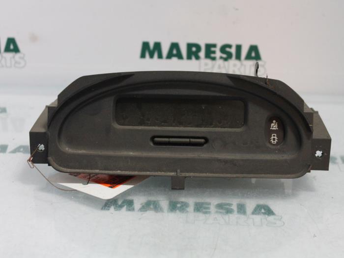 Begagnade Innerdisplay Renault Clio II (BB/CB) 1.6 16V Pris € 15,00 Marginaltabell erbjuds av Maresia Parts