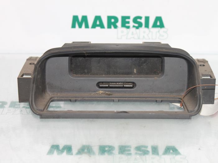 Begagnade Innerdisplay Renault Clio II (BB/CB) 1.6 16V Pris € 15,00 Marginaltabell erbjuds av Maresia Parts