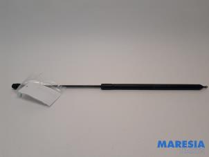 Used Bonnet gas strut, left Renault Megane III Coupe (DZ) 2.0 16V TCe 180 Price € 20,00 Margin scheme offered by Maresia Parts