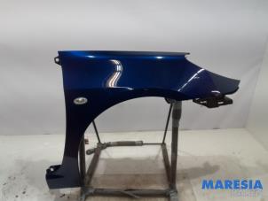 Used Front wing, right Peugeot 307 CC (3B) 2.0 16V Price € 75,00 Margin scheme offered by Maresia Parts